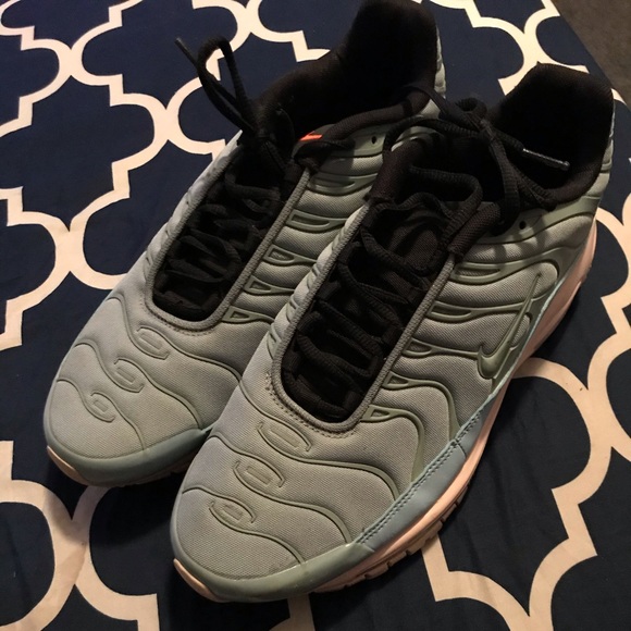 Men’s size 10.5 Nike shoes - Picture 3 of 6